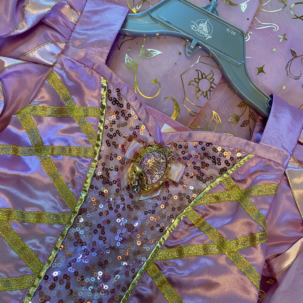 Girls Disney Deluxe Rapunzel dress size 9/10 - Picture 4 of 8